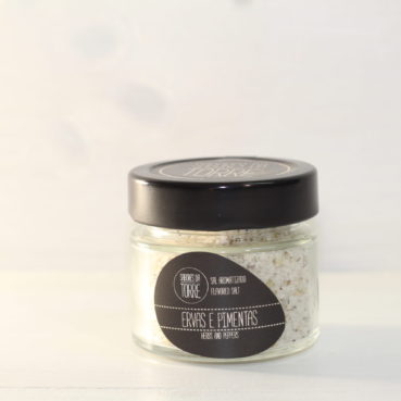 Salz mit Kräutern und Pfeffer