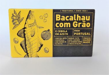 Kabeljau mit Zwibeln und Olivenöl